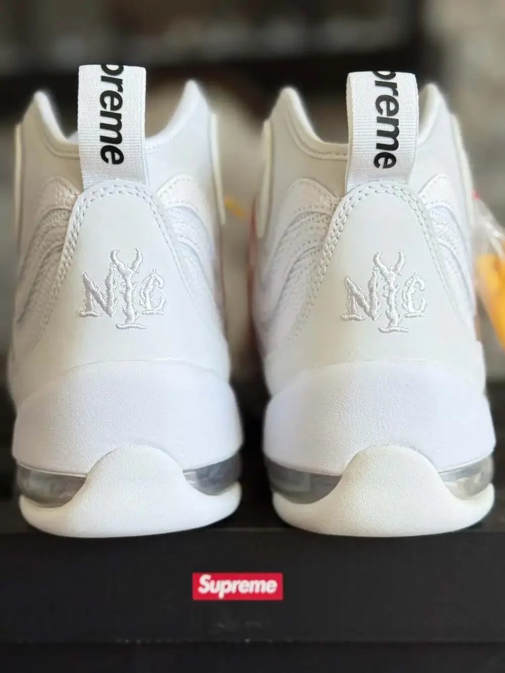 Supreme x Nike Air Bakin White Amarillo DX3292-100 Size 8.5 New With Box Rare!